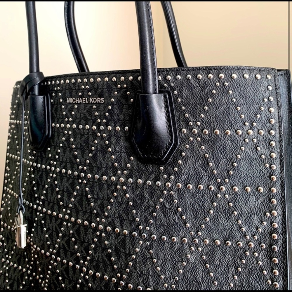 ❌ SOLD 
NWT Michael Kors Mercer Stud Grommet Large Tote